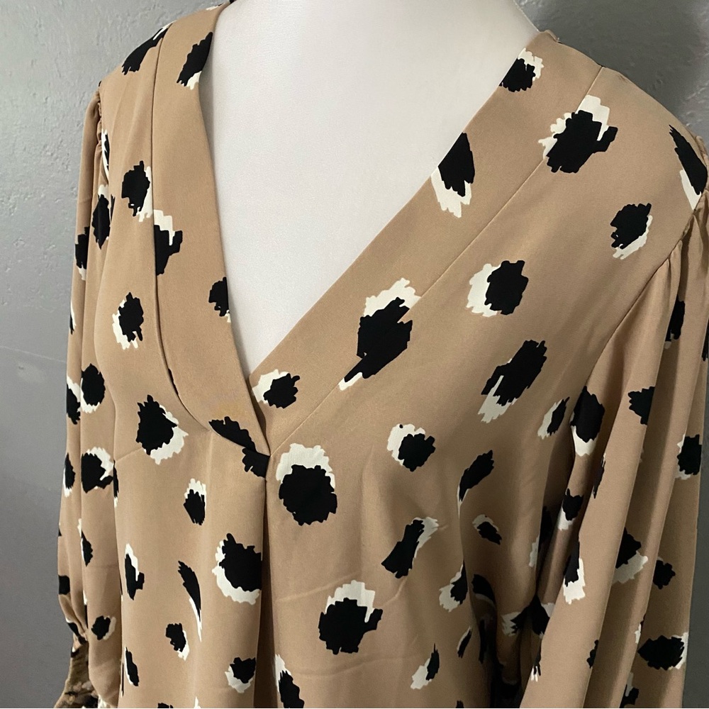 Jodifl abstract leopard print tan billowy poet sleeve V-neck tunic blouse shirt - Picture 3 of 6